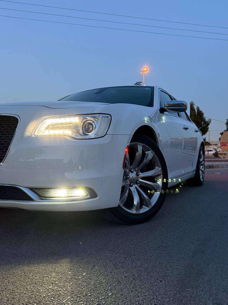 #السلام عليكم
كرايسلر اوبامئ 300 C لون ابيض

2019حادث جاملغ امامي صفحت اليمنه فقط

.. كفاله عامه عدة الجاملغ المامي مال حادث.

...... كفاله من البارد من  الصبغ ول تكحيل 

سنويه وهزه جديدة بأاسمي تحويل ثاني يوم

 موصفات معروفة مال  c فول عدة الفاتحه 

ماشية /////90 ميل 

‏كشنات حار بارد

... داخل ابيض

تدفئة🥵    ..... وتبريد🥶
خزن ميموري السترين خزن 
.
كشنات الخلفيه. 🥵 تدفئة 

 صور الحادث مرفقئ بل منشور

مكان سياره بغداد شهداء السيديه
 

 الشراي يتصل  
***********￼
