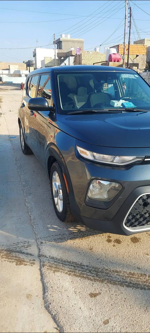 كيا صول موديل ٢٠٢٢ 
سيارة وارد أمريكي الحادث موضح بالصور مصبوغه حزام 
السيارة نظيفة واستخدام شخصي 
ماشية ٥٥٥٩٥ كليو متر 
ادامة كاملة من حيث الدهن وماء الراديترر 
والأمور الثانية :
الايرباكات طاك دشبول والاستيرن فقط وراجع سستم 
المواصفات :
١_ رادار أمامي + جانبي 
٢_نقاط عمياء 
٣_مري كهرباء 
٤_مقاعد مخمل 
٥_كامرة خلفية 
٧_نظام سبورت +ايكو 
٨_كير اوتو +عادي
٩_نظام خرائط
١٠_تحديد مسار 
١١_نظام كار بلي 
١٢_فول تحكم ستيرن .
١٣_مكينة ٢٠٠٠ دوش المرغوب 

السيارة رقم بغداد مشروع وطني
تحويل ثاني يوم 
سعر السيارة ١٣٥  ورقة بيها مجال قليل 
مكان السيارة بغداد المحمودية 
رقم : ***********
