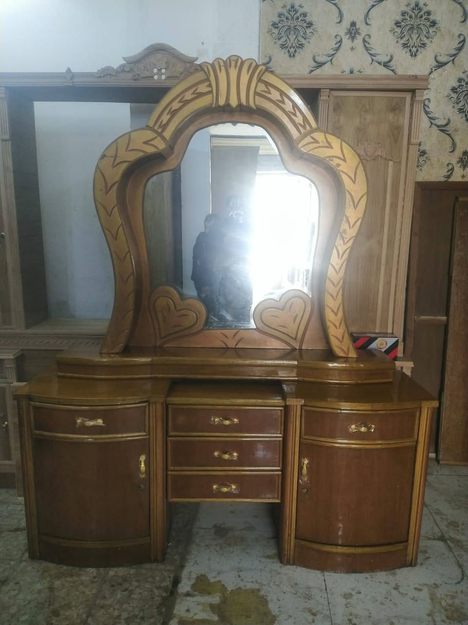 غرفه 6 بيبان ملحق خارج وداخل صاج شغل درجه اولى مستخدم بنضافة 95٪
موديل النفخ موديل الدنك الصاج 

السعر مليون و١٠٠ الف

عنوانا بغداد الأمين الثانيه 
توصيل مجاني داخل بغداد 
يتوفر توصيل للمحافظات 
***********
