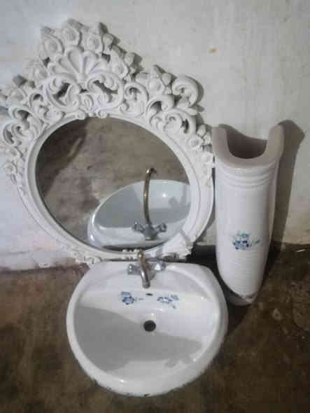 مغسله للبيع نظيفه كلش ما بيها اي عيب مع المرايا مالتها للاستفسار اتصل ع ***********
