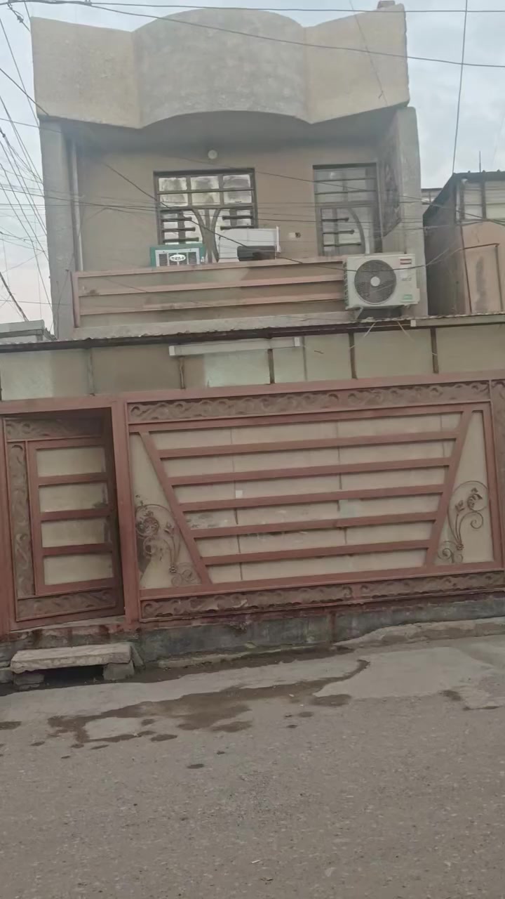 السلام عليكم بيت ركن مساحة 50 متر
زائد محل 
الموقع 📍قرب مجمع كلشي وكلاشي 
منطقة الجمعيات ***********
