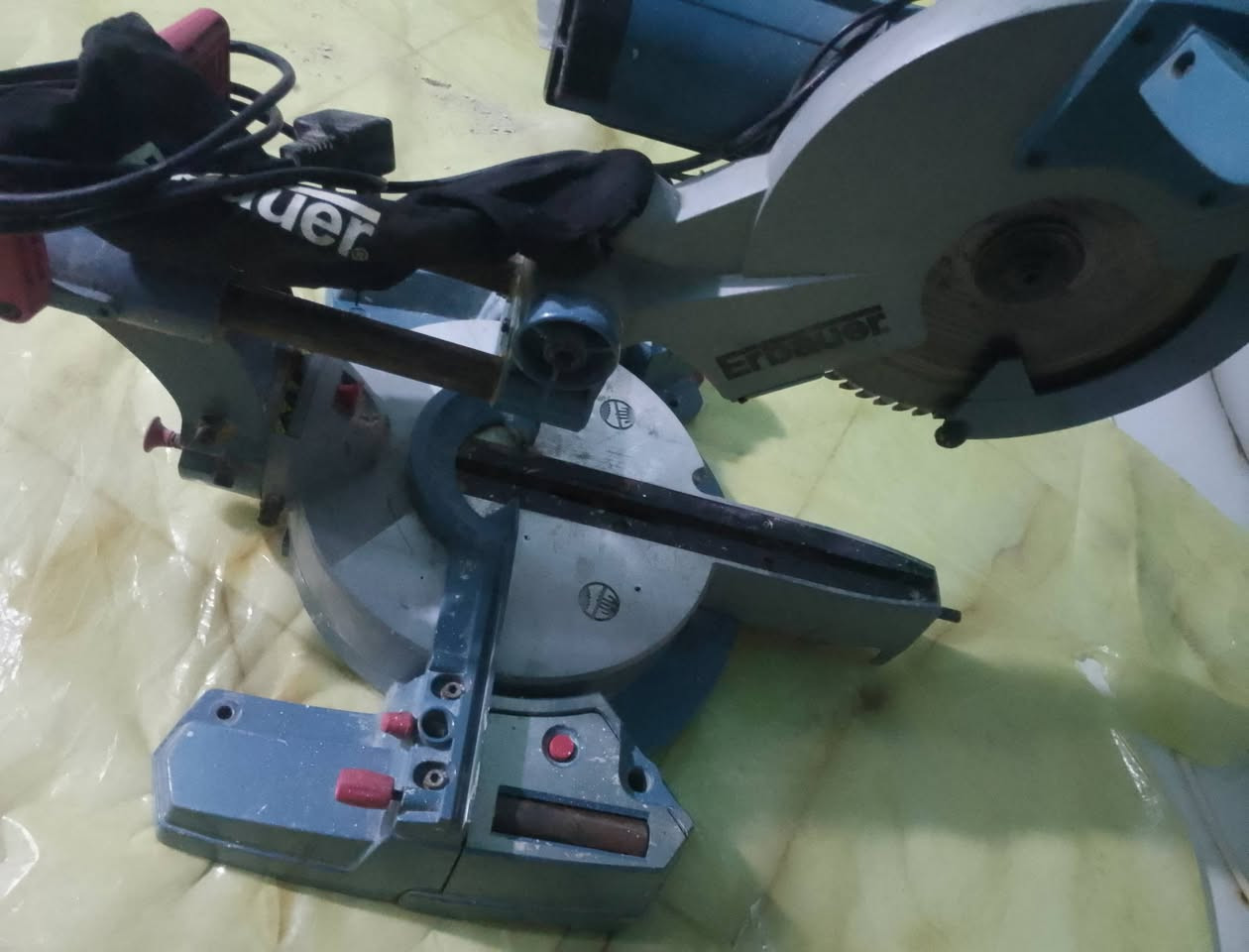 السلام عليكم منشار كهربائي ماركة erbaur انكليزي يعمل على الالمنيوم الخشب كلشي  بريطاني بالة زاوية 55 قلاب سلايت السعر 225 وبي مجال العنوان بغداد الكاضمية يوجد توصيل


**إذا كنت صاحب هذا الإعلان وتريد حذفه لأي سبب، رجاءا أرسل رسالة إلى الدعم الفني**