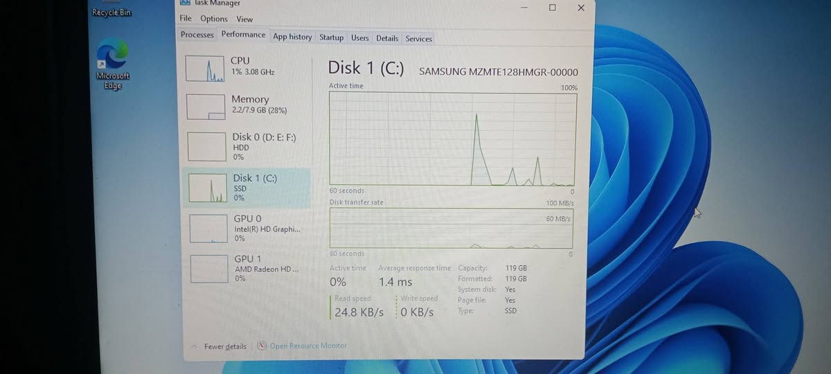 Dell Latitude E6440
Core i5-4310M
RAM 8GB
SSD 128GB + HDD 500GB
AMD Graphics
شاشة 14 بوصة
البطاريه مش شغاله عايز يغير بطاريه ومعاه الشاحن بتاعه 
5500 واعرض سعرك ومش هنختلف باذن الله


**إذا كنت صاحب هذا الإعلان وتريد حذفه لأي سبب، رجاءا أرسل رسالة إلى الدعم الفني**