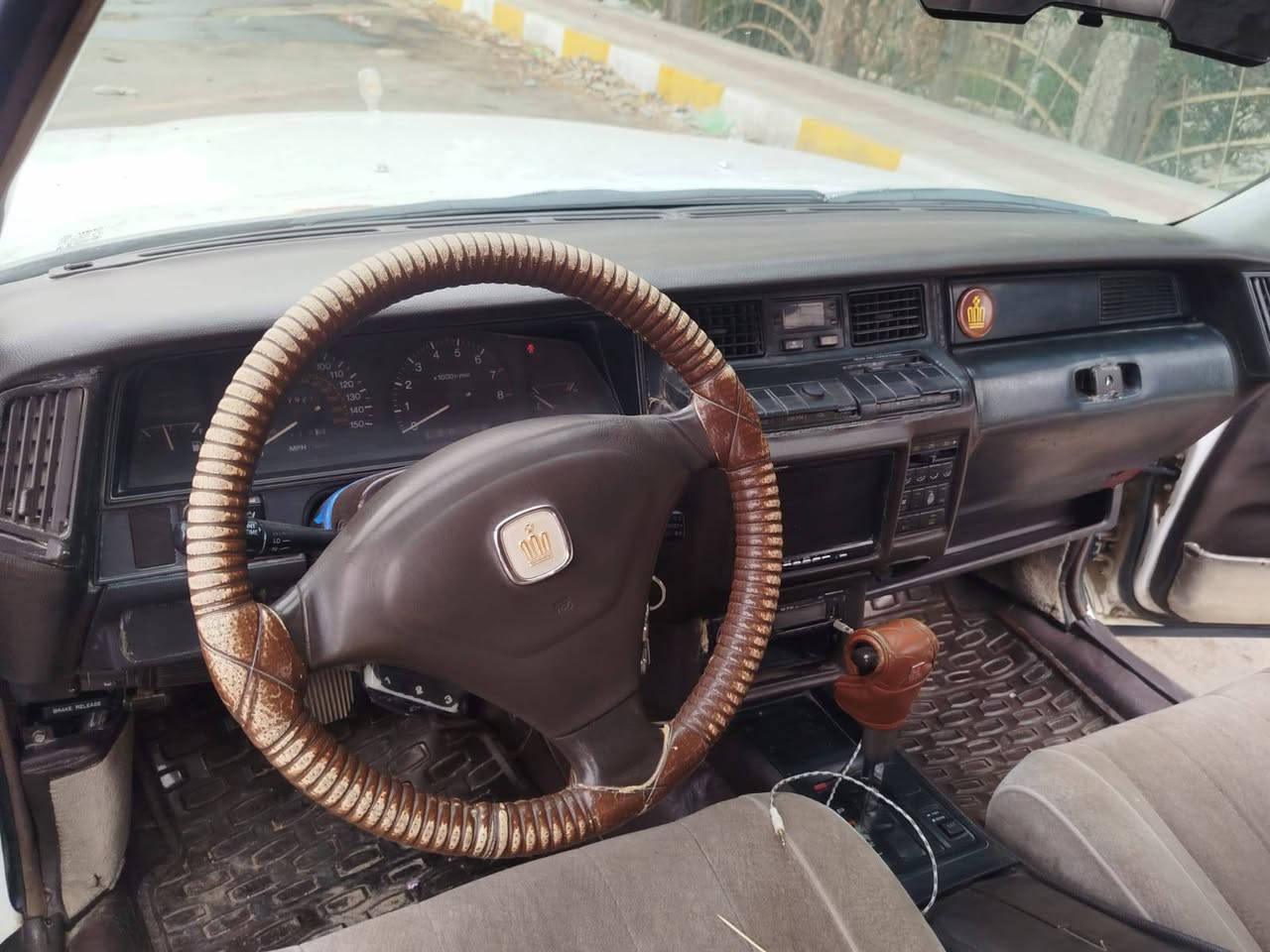 السلام عليكم سياره ارنب موديل 93 مكفوله من الكص والعيب الشرعي والظربه مكينه وكير شرط حداديه جديده كهربائيات كلها شغاله تبريدها عوزه بس غاز رقمها بغداد دوالي بسمي والباقي شوف العين موجوده بل ناصريه رقم الهاتف *********** السعر 68وبيها مجال
