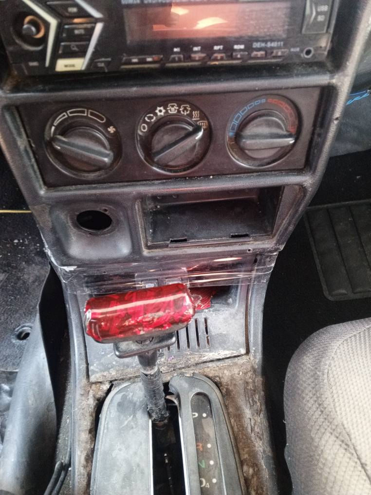 دايو /ليمانس ./صالؤن/ اوتوماتيك 
موديل ١٩٩٣ 
ره نكي/ مارؤني 
ئارمی پلاستیک سلیمانی 
مە کینە ١٦ و گێر تۆ ماتیک
ماڵی دۆستە
دوو جام کارە با
لایت و فڵچە ئیش دە کات
دە عمی نیە
وە رگە راو نیە
براوە نیە
مووس نیە
نرخی ١٢ گە ڵا پارە ماتۆرێک ماڵی فە قیرە
تە بردی گە رمیش ئیش دە کات
پە یوە ندی بکە بە م ژمارانە وە
معرە ز کانی کە ندە کە وە
***********
*********** السليمانية, العراق
