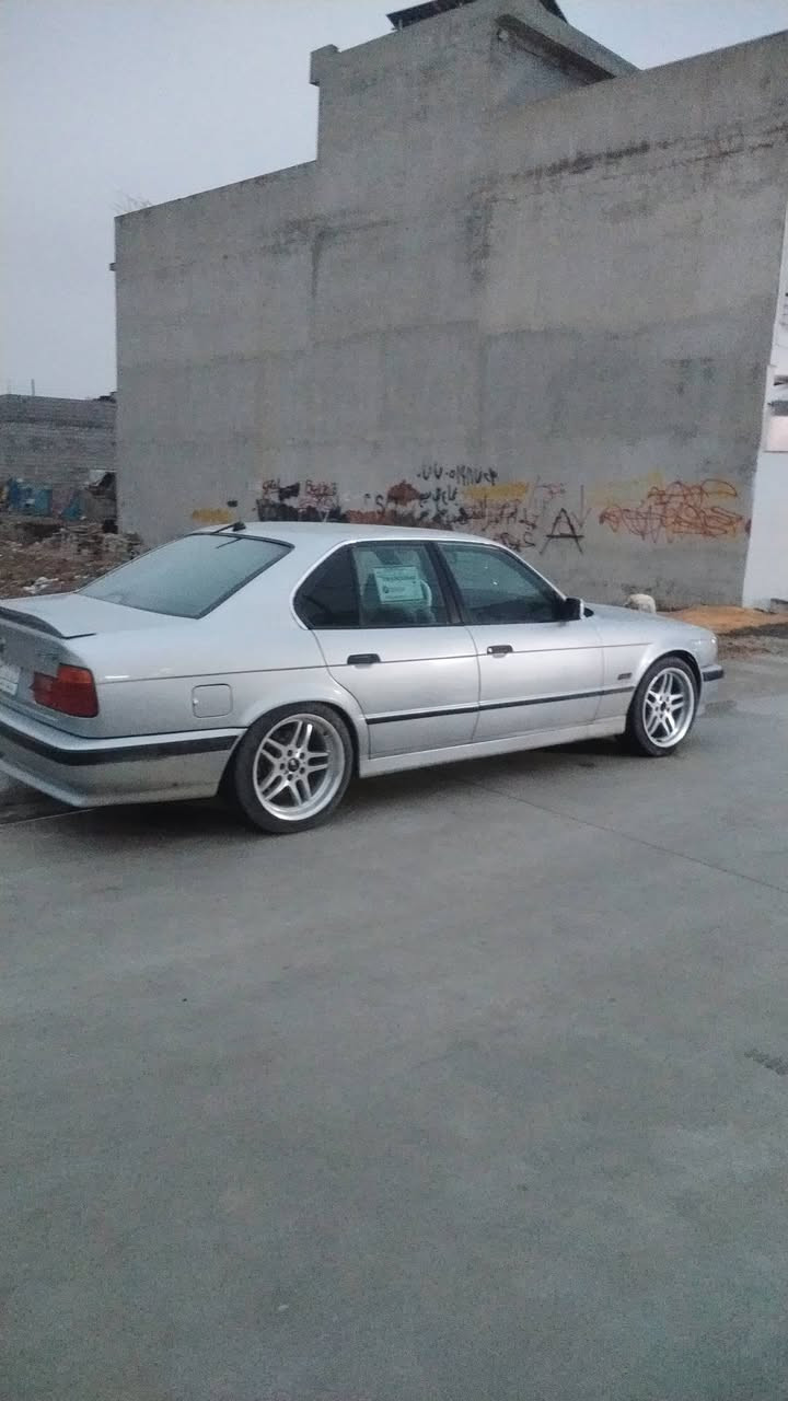 سلام عليكم  اخوان بي ام للبيع او مراوس موديل 1995حجم 525محرك كبس كير محرك شرط لا صرف تبريد شغال  بخار مشروع وطني السنويه جديد ٢٠٢٩يلا ينتهي  صبغ عام  اصل او فصل  السعر  50 او بي مجال  ترهم  مراوس  اب اوبل اميكه ***********
