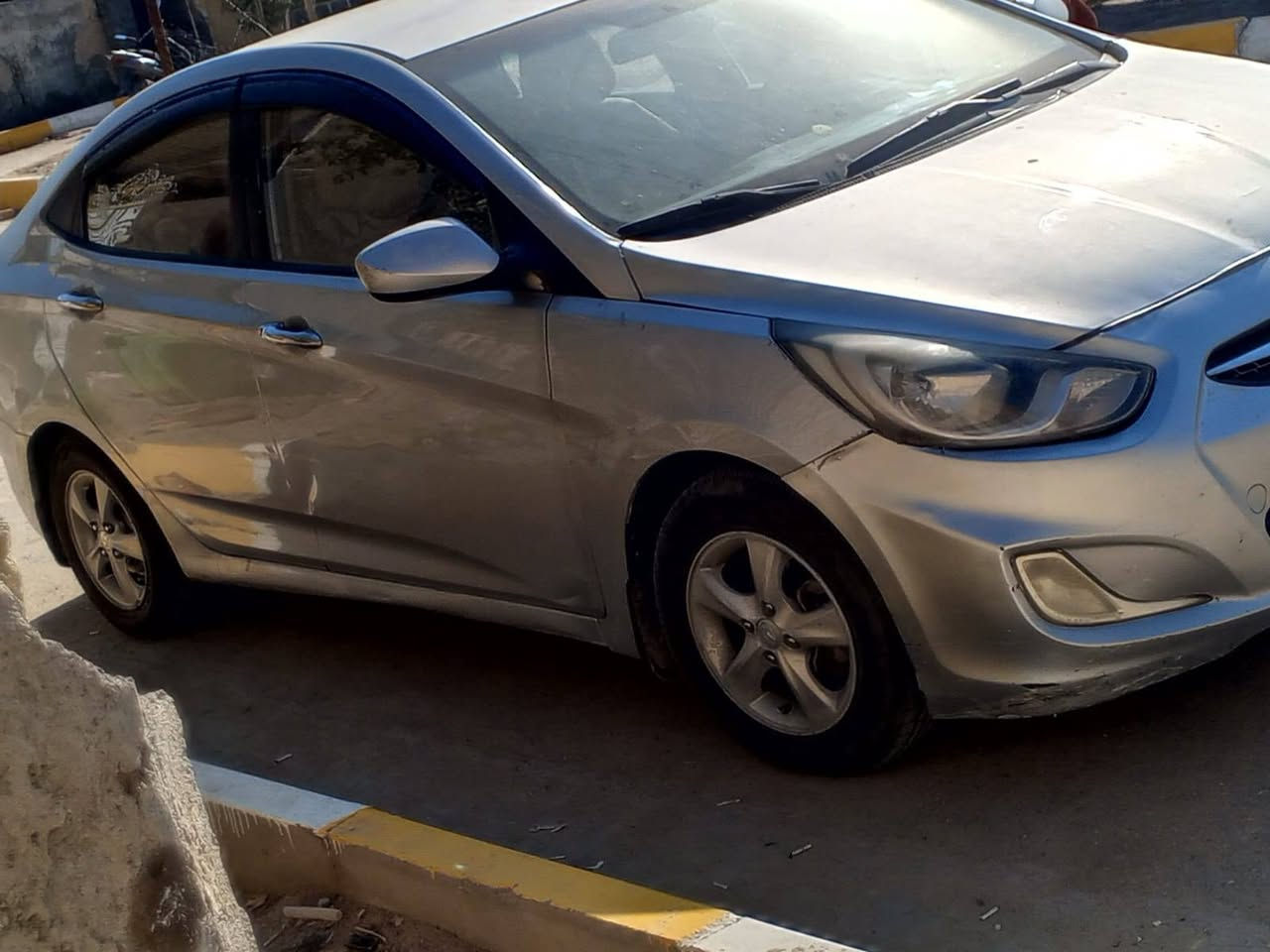 "للبيع سيارة اكسنت سلفرلي موديل ٢٠١٣
- مبدل بيها بابين السايق والورا
- ومدكرين بسبب الجراد القطع القديمه موجوده
- سعرها ٨٠ وقابل للتفاوض
- رقمها ذي قار
- راعيها ناصريه مركز
- للاستفسار اتصل على [***********]"
