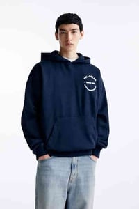 هودي اصلي ماركة pull&bear صنع باكستان البلد المنتج اسبانيا 🇪🇸 الخامة ق...