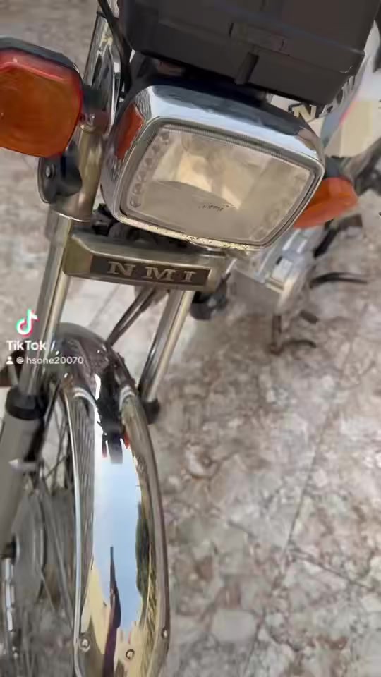 سلام عليكم شباب دراجه نامه للبيع برغي مامفتوح بيهه لايت بكلايت كله شغال موديل 2023 السعر مليون و100 مكاني ناصريه مركز رقم ***********
