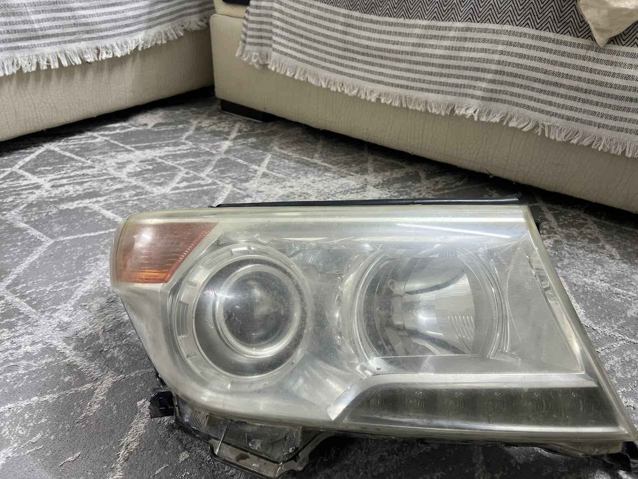 السلام عليكم مازدات لاندكروز من12الى 15 اصلي مو تجاري اليسر نضيف جدا والأيمن بي تصليح مكاني بغداد جميله ***********
