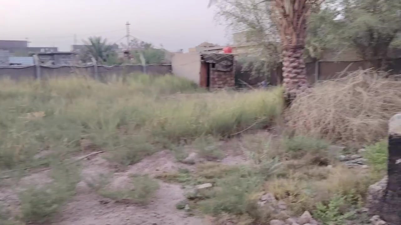 السلام عليكم  قطعه أرض للبيع عقد زراعي مكان ابو غرق قطع البو مشتاق قريب حي ابو أسد مقابل المركز المساحه 400متر مع الشارع للاستفسار اتصل ***********
