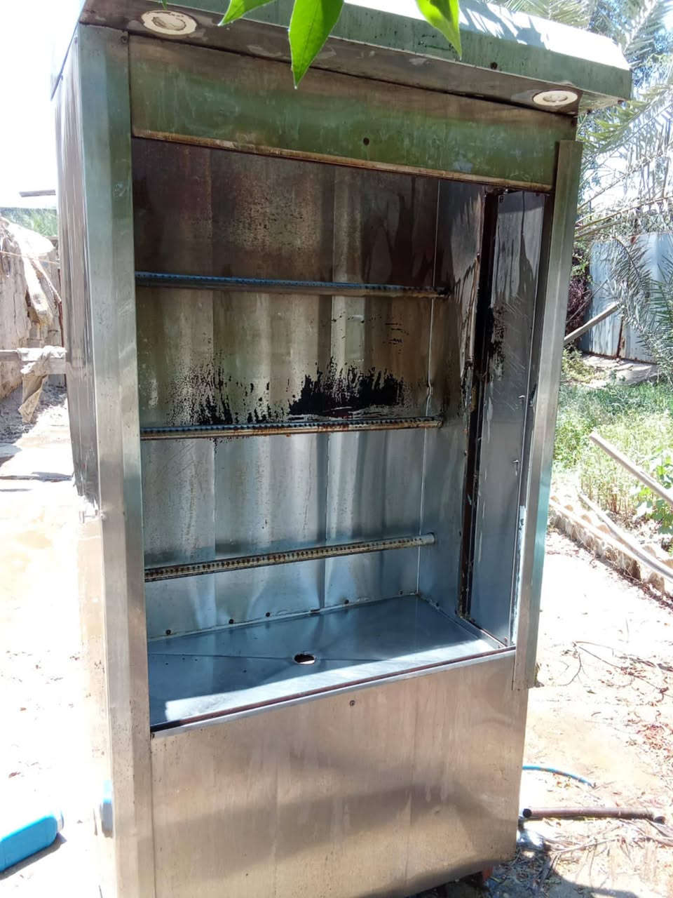 🔥 غراض ومعدات مطعم كاملة ونظيفة للبيع في بغداد 🔥
يا الله.. لأصحاب المطاعم والمشاريع الجديدة، متوفرة عِدنا تجهيزات مطعم بحالة ممتازة وجاهزة للشغل فوراً. الغراض نظيفة جداً ومضمونة:
📦 تفاصيل الغراض والمعدات:
فرن مال بيتزا ومعجنات: ماله بـ 500 ألف (يجي وياه الميز الخاص بيه + 13 صينية).
شواية دجاج: مالتها بـ 300 ألف.
كابسة صاج: مالتها بـ 150 ألف.
كريل (كريب) بركر: ماله بـ 150 ألف.
شيش كص (شواية): 6 عيون كامل ويا الستان ماله.
جهاز سلفون: كامل وقفل.
مجمده: مالتها بـ 150 ألف.
إعلان ضوئي: موجود وبحالة ممتازة.
💰 المجموع الكلي للغراض: 1,250,000 دينار (مليون وربع).
📍 الموقع: بغداد.
📞 للتواصل، الاستفسار، ومعرفة أسعار البيع النهائية:
يرجى الاتصال على الرقم: *********** (متواجد اتصال وواتساب)
