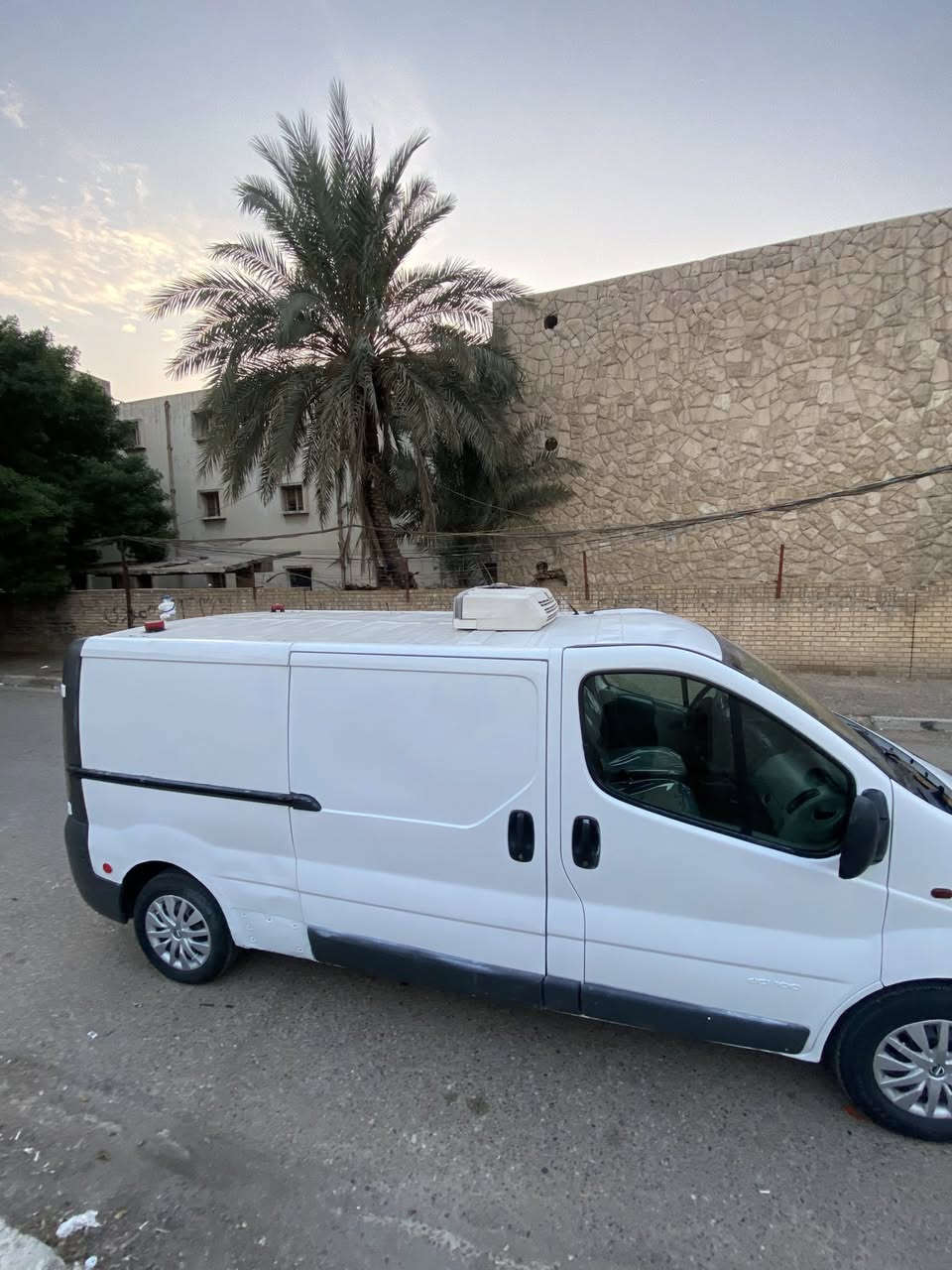 نيسان بريماستار براد موديل 2004
رقم اربيل معفي من الضرائب شرط التحويل 
قطعتين صبغ بدون دواخل اي معجون 
سياره جاهزه من كلشي  محرك و كير جاهزات 
محرك تيوتا 2400 
منظومه تبريد البراد شغاله 
كهربائيات كلها شغاله 
سياره جاهزه
مكان السياره بغداد 
***********
*********** 
السعر 68 وبي مجال
