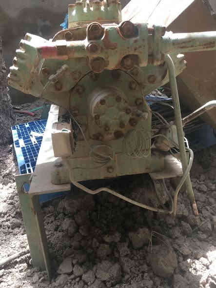 سلام عليكم كمبريسات تبريد عدد 2 الواحد 35 طن شغالات وبنل كامل وكهربائيات كاملة عنواني وسعرهن 18 ورقة وبية مجال بسيط البصرة ابي الخصيب رقم الهاتف ***********
