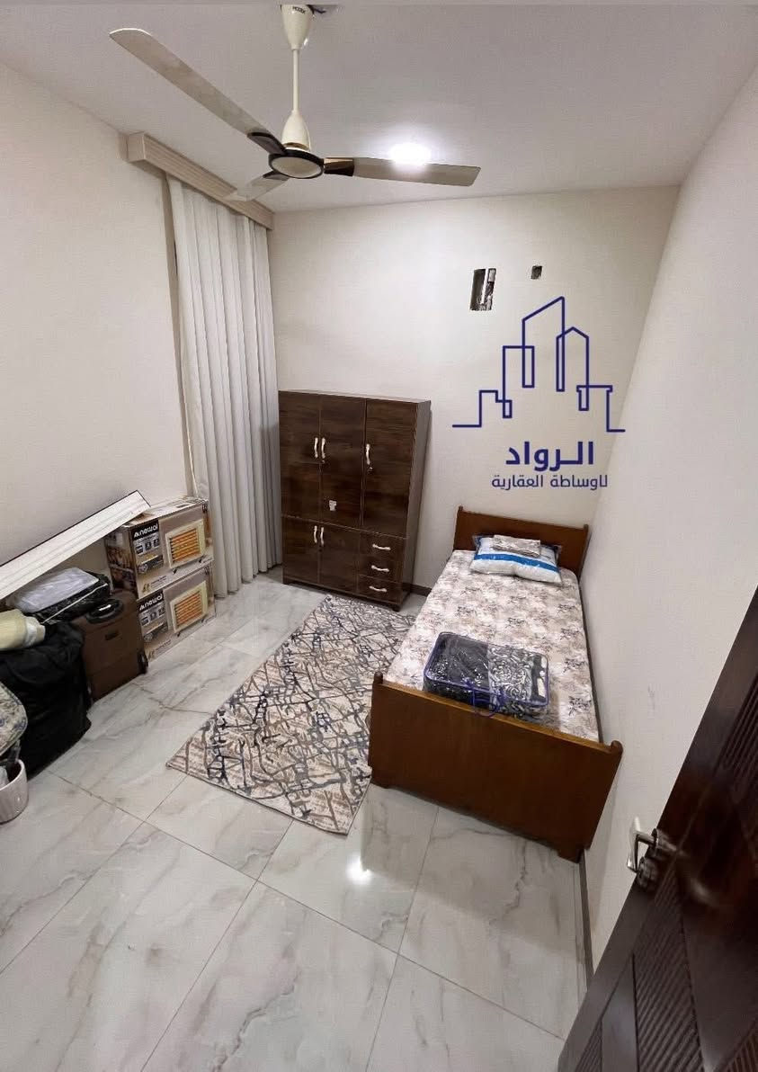 للايجار في السيدية
طابق ارضي مؤثث بالكامل مساحة 120 متر زيرو

يحتوي على ثلاث غرف نوم وصالة ومطبخ وخدمات 

الايجار مليون وربع

للاستفسار ***********
