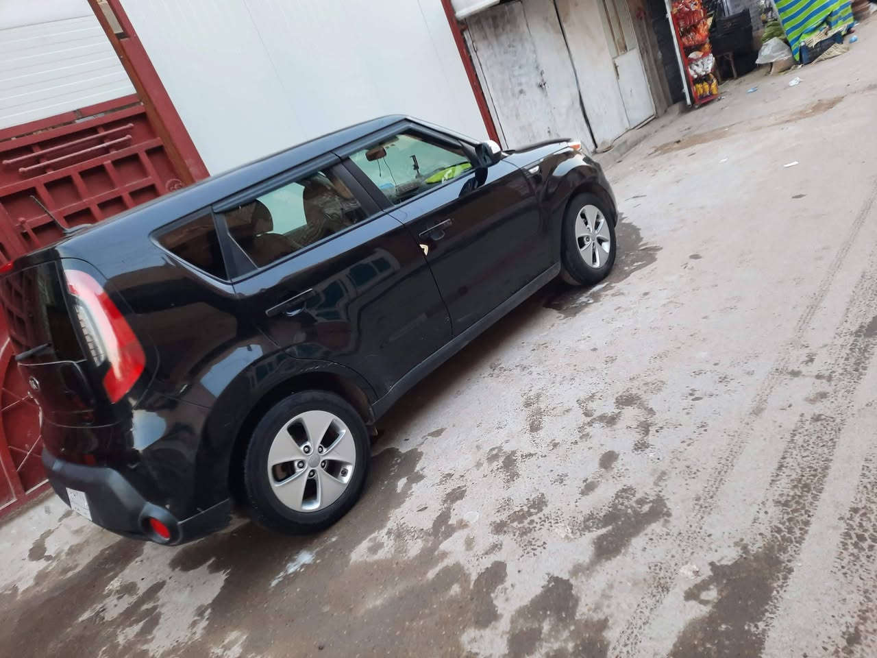 السلام عليكم كيا سول موديل 14 السيارة حلو نضيفة وارد امريكي حادثها بسيط جدا الدعامية الأمامية مطخوخة فقط ومراجعة نفسها السيارة محور غاز و بانزين  مكاني بغداد الخطيب السعر 95 للاستفسار الاتصال على الرقم ***********.     ***********
