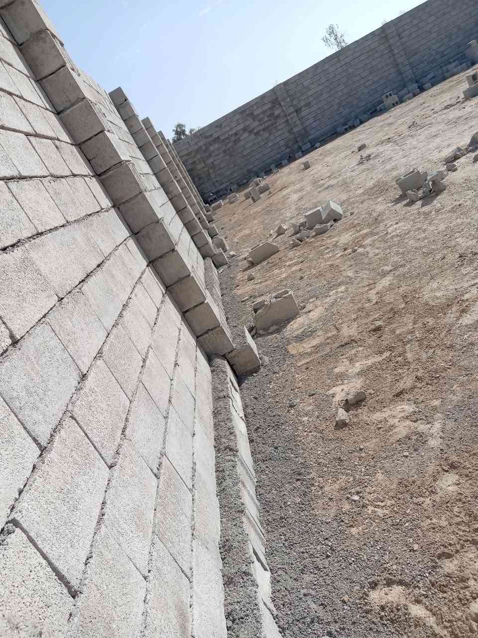 يوجد خلفة بناء ليريد يتصل عل رقم ***********
