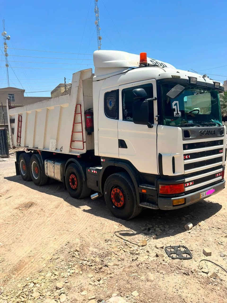 سلام عليكم سكانيه للبيع موديل 2000مكينه 8لا تنقيص ولا تبخير تخم تاير تبريد جاهز  من كلشي مكفوله كفاله عامه سعر 430بيهة شويه مجال ‭***********‬
