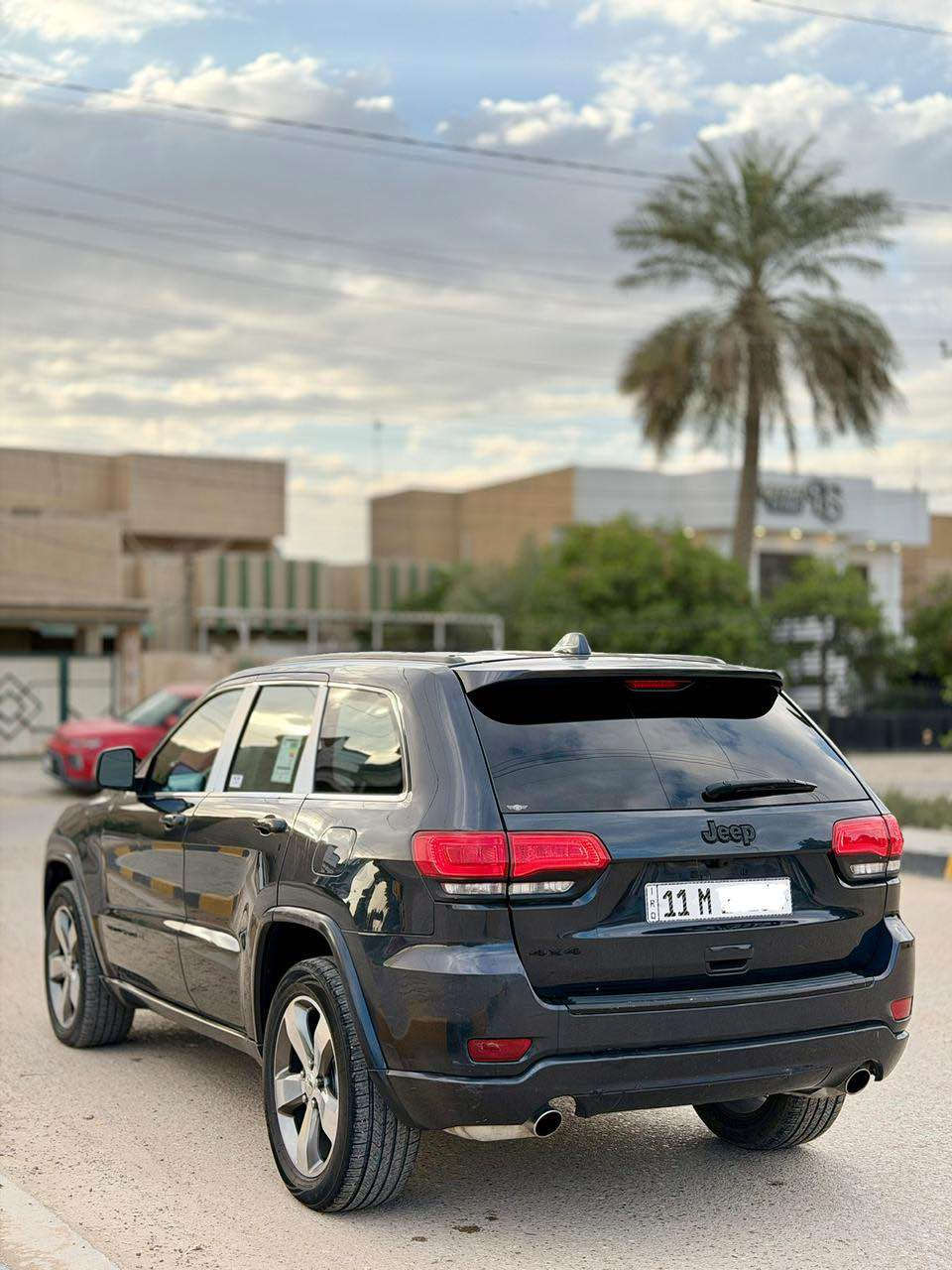 السلام عليكم 
2015
Jeep كراند شيروكي لمتد
فول مواصفات 

فتحه 

شفتات ستيرن مع تدفئه 

كشن حضن مع تدفئه وتبريد

شاشه وكامره وحساس

ويل كروم حجم 20 تخم تاير جديد

جنطه كهرباء فتح وغلق

محرك 3600 المرغوب بدون دوانز

كير طياره 8 سرعات 

دبل كزوز خلفي

حادث جاملغ وبنيد بدون دواخل شواصي لغود سليمه 
السياره جاهزه مابيها اي نقص 
سعر 175 بيها مجال بيع او مراوس
للاستفسار 
*********** المصيب, بابل
