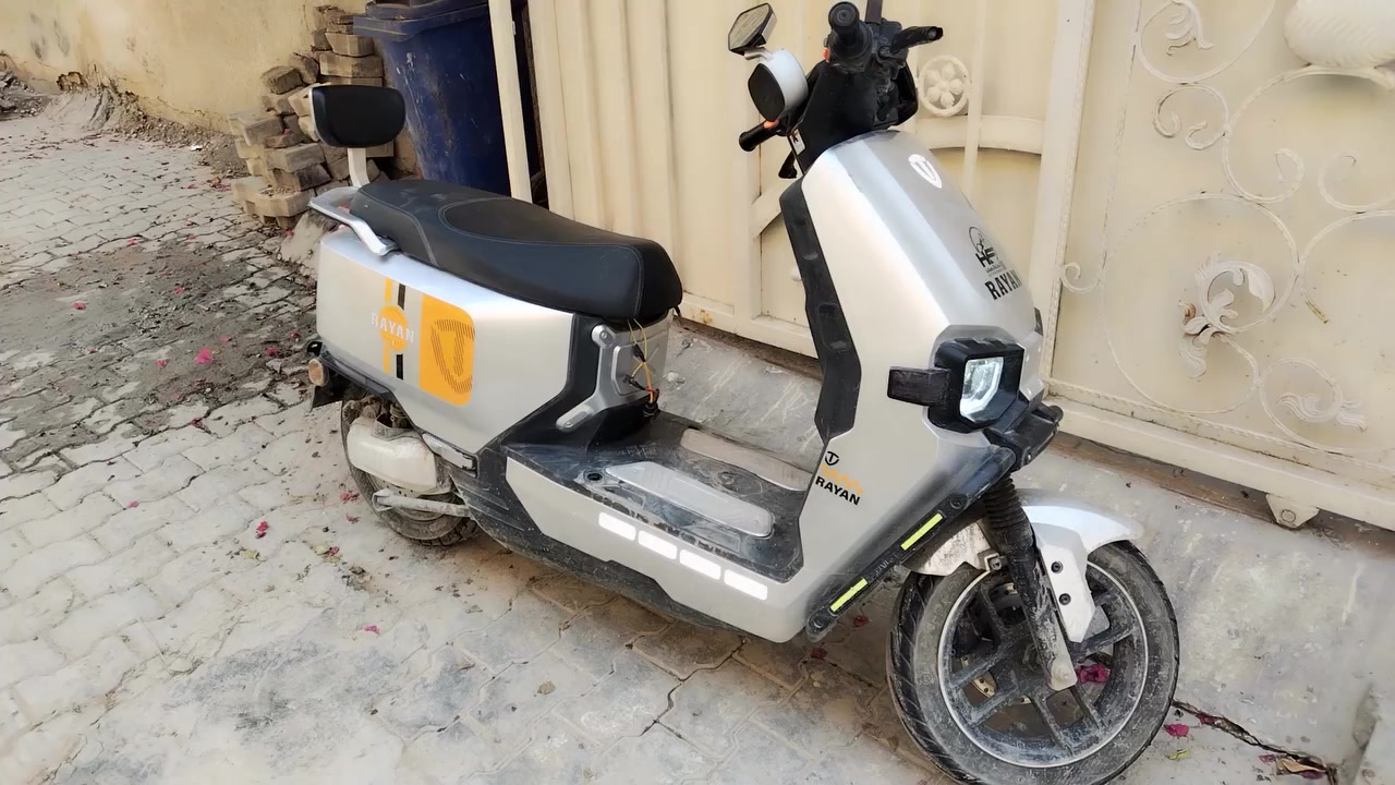 وحش الكون بصراحه اني احسبها مجاهده
دراجه كل هل مطر وروح. وارجع بيها من البياع لعويريج

ما شاء الله

الدراجه نقصها بس جهاز انذار واكف

سيت بطاريات جديد

الشحنه الوحده اني عن تجربه تمشيني

٦٠.كيلو ويبقه بيها شحن نص تقريبا

السرعه ع وزني نمره. ثانيه

٦٢. ع ثالثه ٧٠ لان وزني ١٢٠.كيلو

الدراجه اني مسويها دبل شاحنه شاحنتها الاصليه ومنفذ الشحن الاصلي موجود.

ما استخدمه. لان. مخلي شاحنه. ام. العداد تبين شكد نسبة الشحن

وحش الكون الريان معروفه ابمتانتها اني كتلك وزني واحمل وياي اطفالي اثنين للمدرسه

وخير من الله

كلها شغاله ماعدا جهاز الانذار واكف

سعر ٨٥٠ المكان البياع الشرطه الرابعه


**إذا كنت صاحب هذا الإعلان وتريد حذفه لأي سبب، رجاءا أرسل رسالة إلى الدعم الفني**