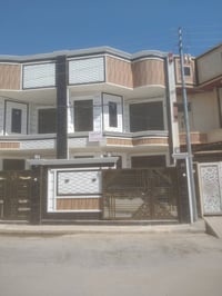 للبيع مشتملين طبك على قطعه مساحه ٢٥٠م  مقابل حديقه كل مشتمل طابقين بنا...