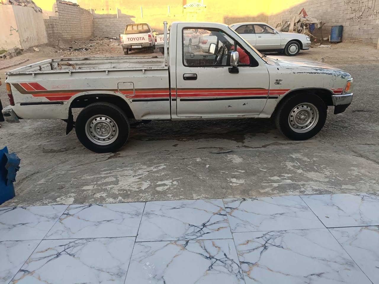 سلام عليكم بيكم للبيع موديل 89رقم بغداد نكليزي مشروع وطني  مكفوله من الصبق  بلدايه بس باب سايق مصبوق تبريد شقال لاخياس ولا ضربه بيها عنوان ميسان ناحيت كميت سعر 42وبيها مجال ***********
