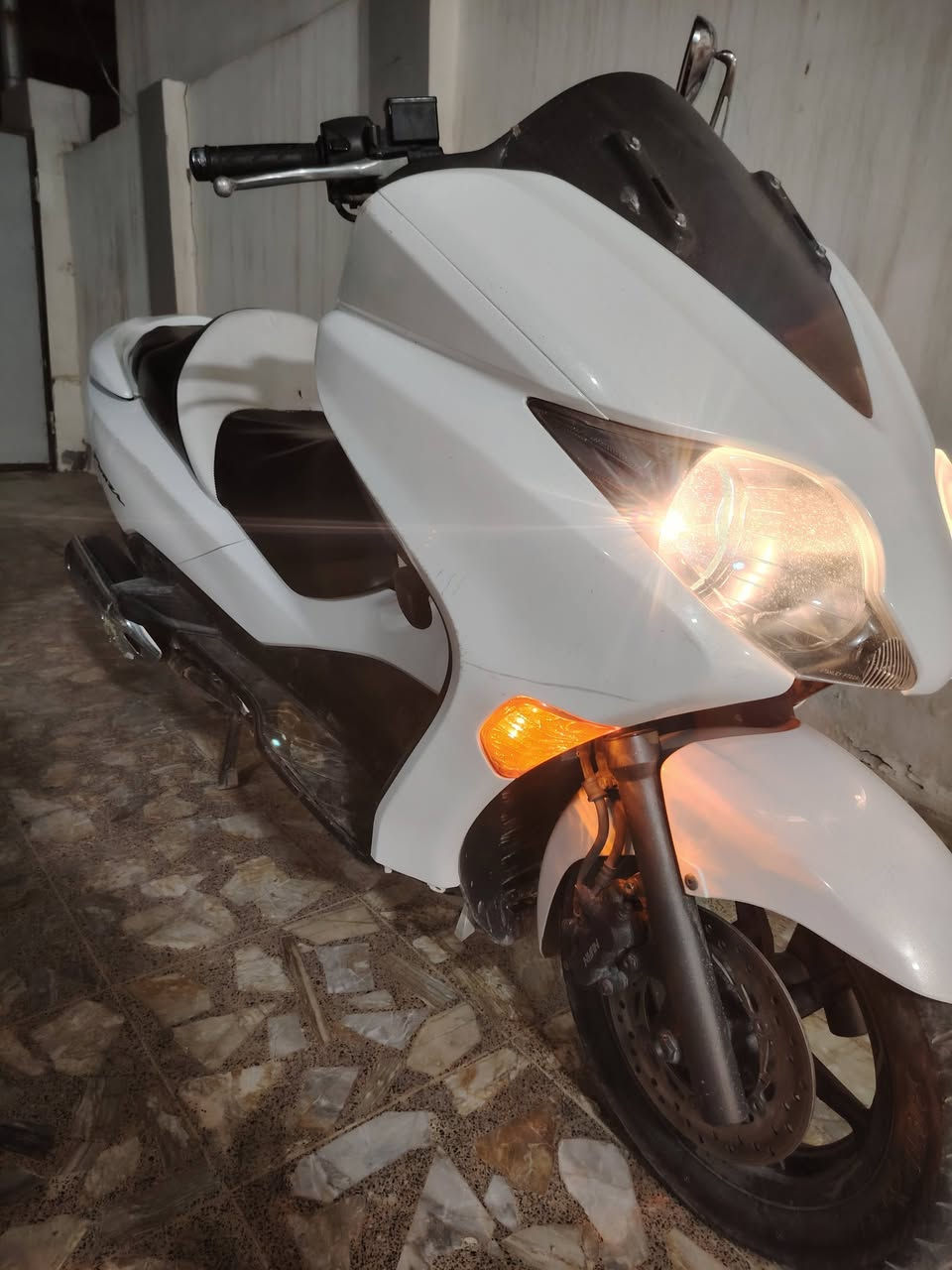 السلا م عليكم
 للبيع فوزه 010  اس سفن
بيه نقص الترايش الجوه فقط
كير مكينه تحويلات كفاله
دراجه ماشيه قليل وجديده
(***********)
النجف حي المعلمين
السعر ١٤ وبيه مجال شي قليل
