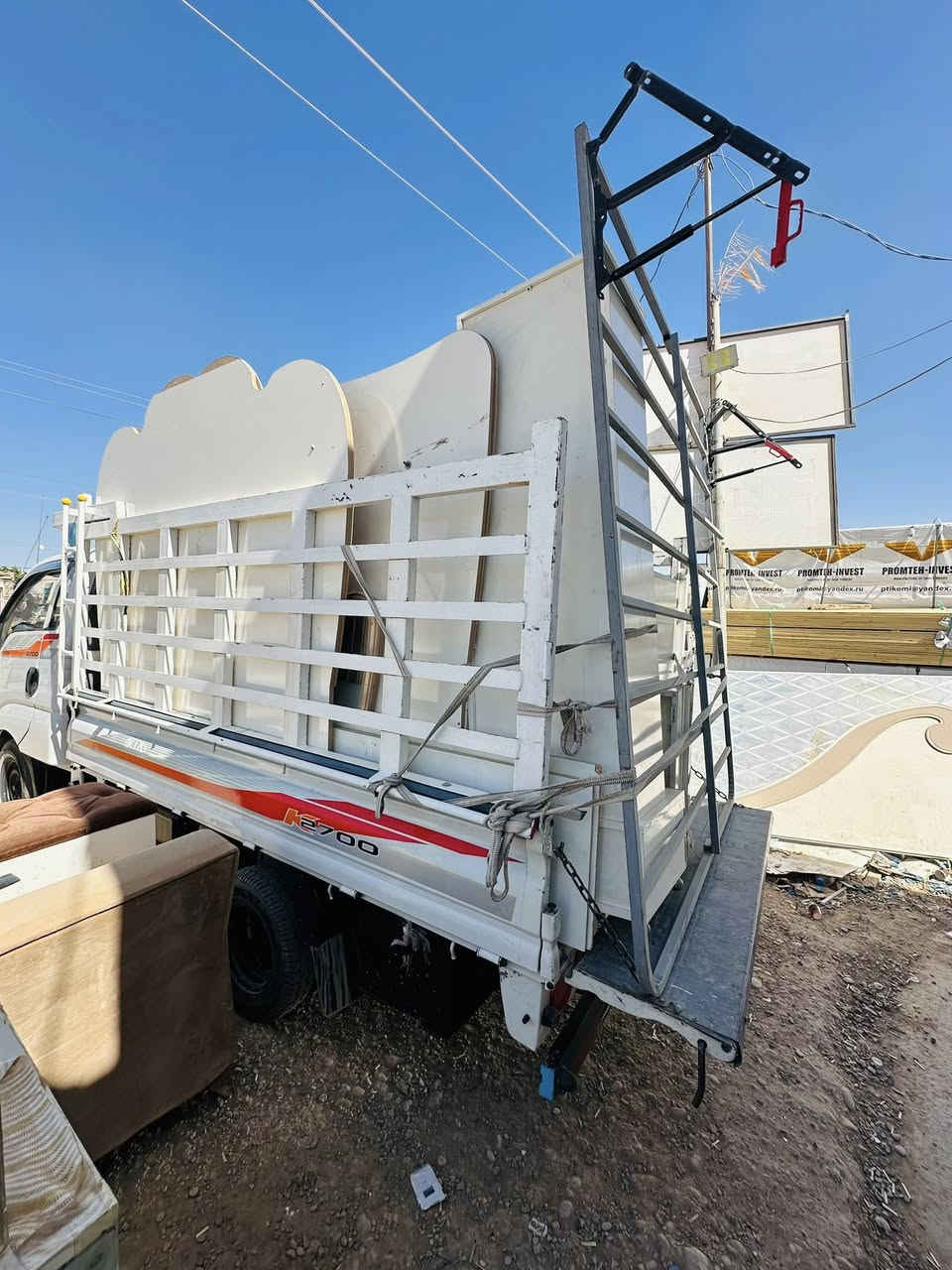 يوجد كادر متخصص تنصيب الغرف العراقيه وتركيه شعندك اثاث غرفه شد ونقل موجود للاتصال ع رقم الهاتف ***********
