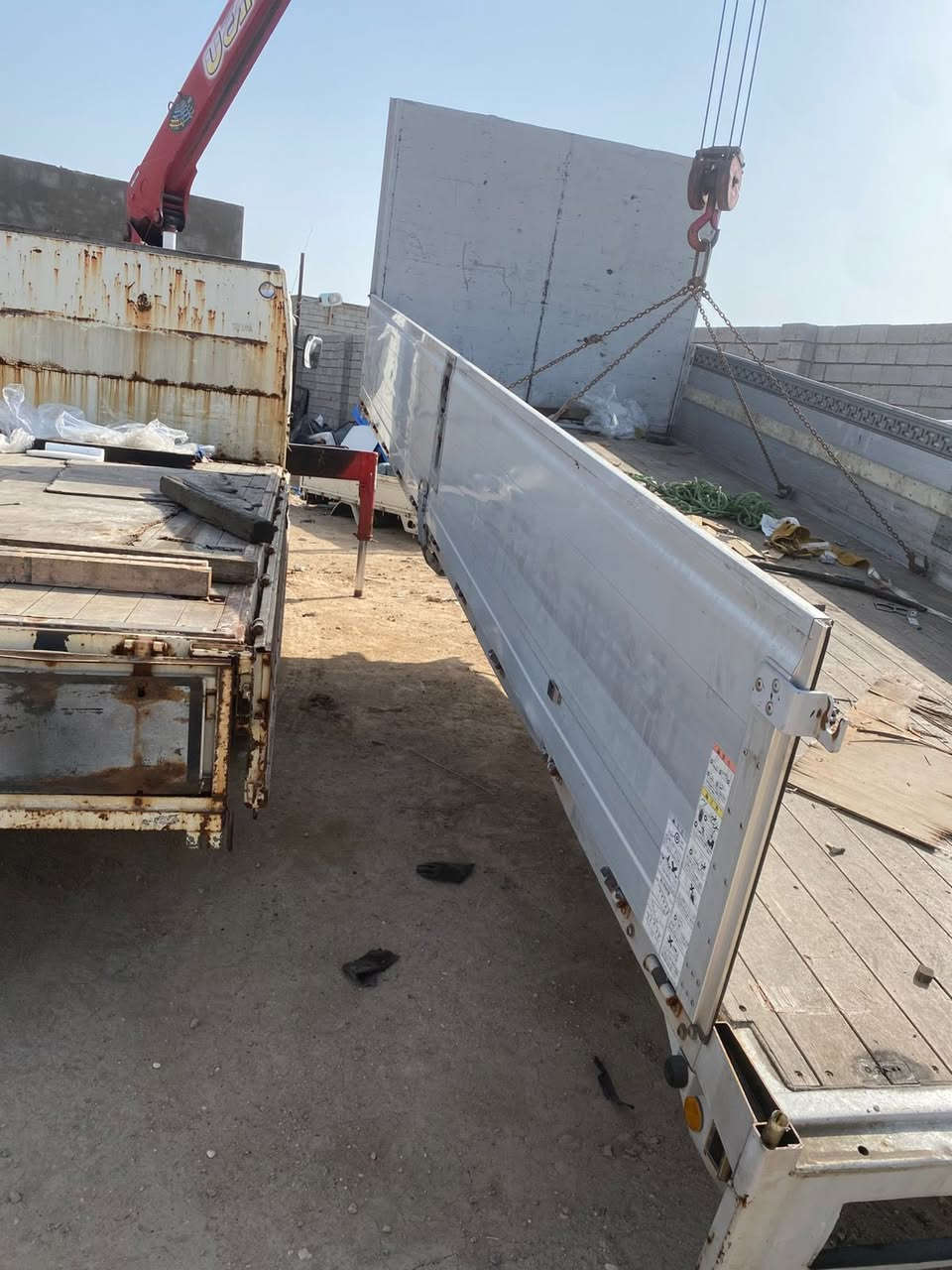 بدي للبيع
الطول ٦ وربع 

العرض مترتين و٤٠ 

طراحياتة حديد 

صفاحة ٧٠ 

السعر ٣٠ ورقة 

***********
