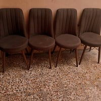 ميز خشب صاج معا اربع كراسي طخم نضيف اخو جديد 07502397336