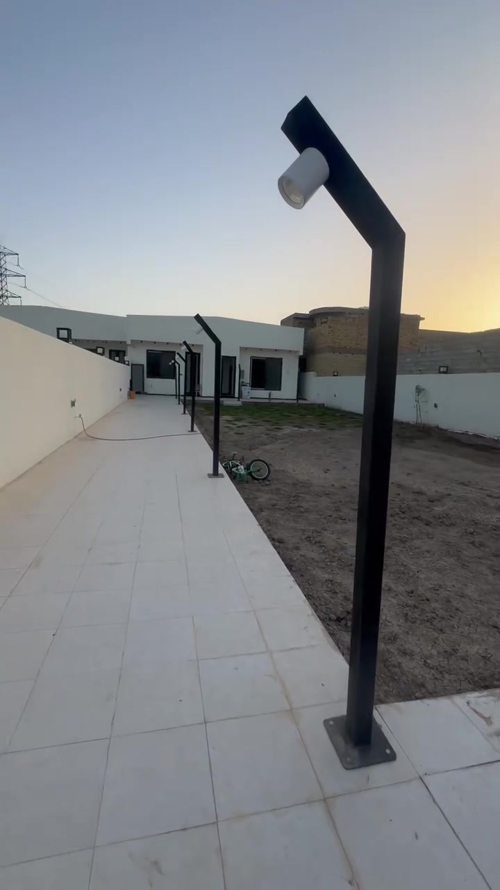 ياالله 
جبت الكم شي مميز ومناسب 

الي يريد شي حلو ونازك ومرتب 
وشي يفتح النفس من تدخلة
دار للبيع
800م
زراعي  قرب الطاقه سنيه السياحي قريب كلش ع التبليط
طابق واحد 
يحتوي على ثلاثة غرف نوم و صالة كبيرة و  مطبخ كبير جدا 
وغرفة سويت كبيرة
مع صحيات داخلية مرتبة 
وصحيات بالاستقبال 
مساحة البناء 220 م 
وحديقة كبيرة جداً وواسعة 

للاستفسار 
***********
***********
مكتب أملأك للعقار العروبة شارع المتحف 
@
