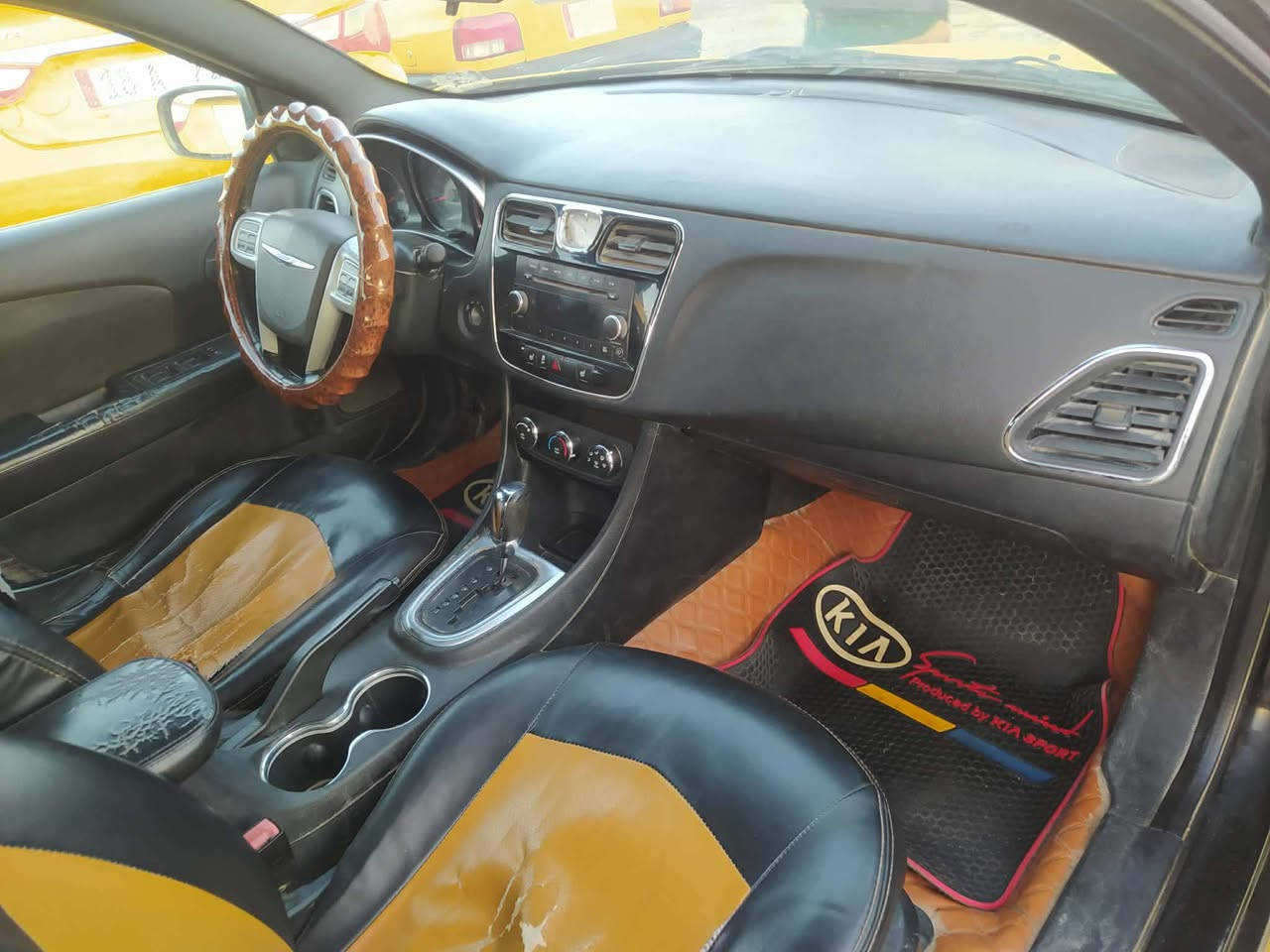 السلام عليكم
C200 للبيع 2011
محرك 2400 كير ومحرك جدد حداديه جديده كهربائيات 
مصفره هيأة وغرامات بأسمنه
سعرها 58 وبيها مجال مكاني بابل
رقمي ***********
