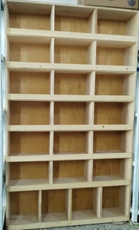 رف خشب للبيع السعر ١٠٠ نجارة عمل درجة اولى  ٠٧٧١٥٠٣٧٤٧١