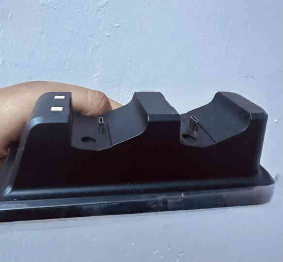 سلام عليكم 
اخوان شاحنة يدات 
بلي فايف 
تشحن يدات 2 
مع كيبل طول 1.5
للحجز واتساب 
***********
غير متواجد فيس
