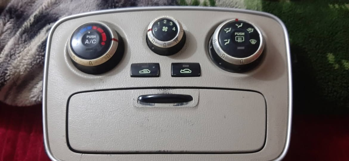 السلام عليكم غراض سوناتا مقدس للبيع كلمن وسعره العنوان بغداد التاجي للأستفسار اتصل *********** بي واتساب
