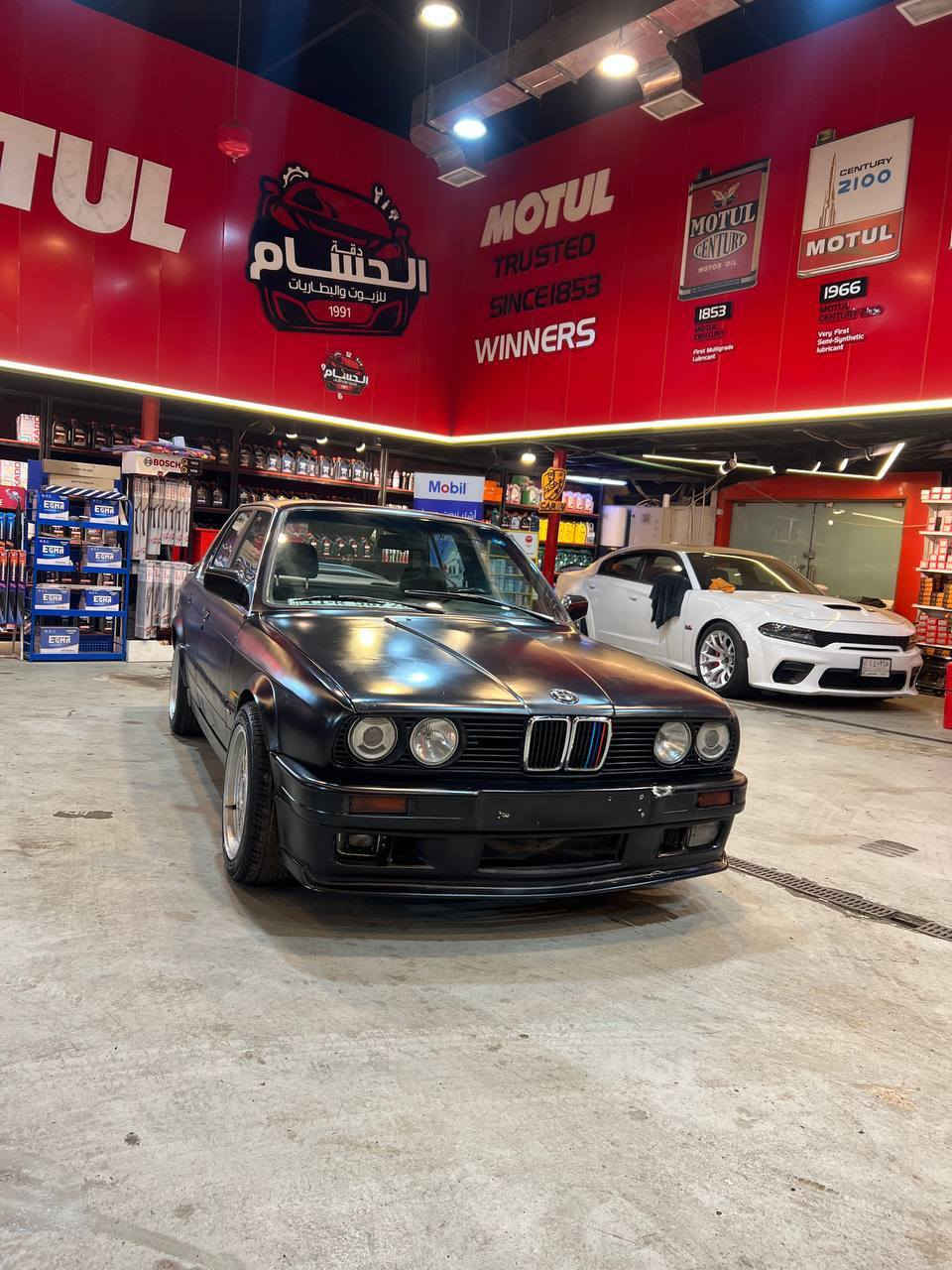 السلام عليكم BMW زعره للبيع موديل 1988 صبغ عام السياره 5 ستدات كير عادي مكاني بغداد الكراده او البلديات للاستفسار اكثر (***********)
او(***********) والسياره رقم بغداد و باسمي بغداد, العراق
