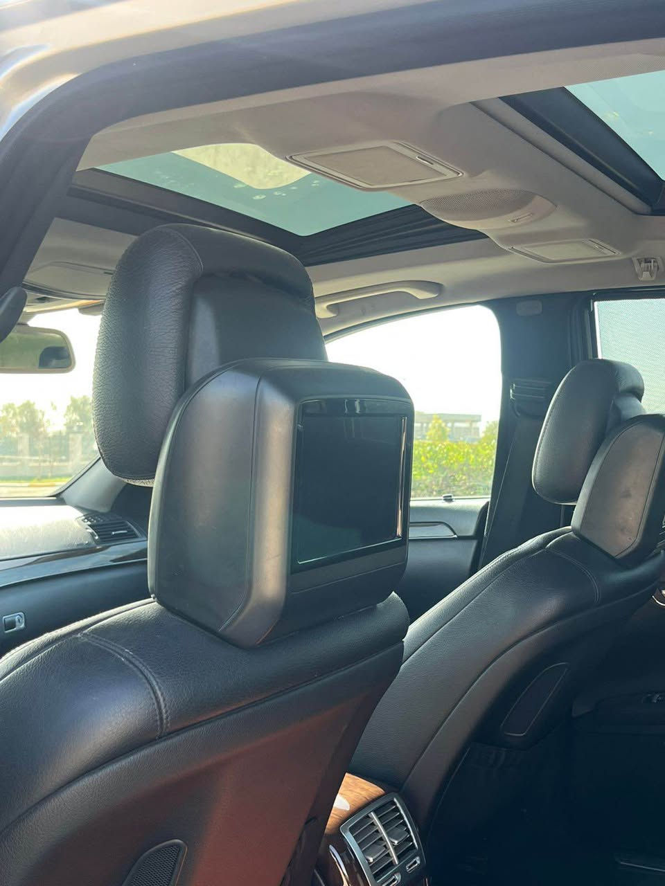 Mercedes (S350)
ره نگ سلڤه ر 
مؤديل ٢٠١٢
فوول مواسه فات 
١.ناضورليلي
٢.تحديد سرعه 
٣.ده ركه شه فت
٤.قياس لارج 
٥.پانؤراما 
٦.لايتي پيش و پشت ليد
٧.سماعه كاني هه رمان کاردۆن
٨.راداري پيشه وه 
vip ناو ٩ 
١٠.وأرد الماني 
١١.كوشين جلد و كاره باي +هيته ر
١٢. نيزامي هه وا له ١٢ لا
١٣. گير تؤماتيك و عادي و 
١٤. ⁠ئيكؤ و سپؤرت 
١٥. ⁠تبريد مركزي كامل 
٢٠٠ هه زار كم رؤييه 
تيبيني.)دوو جي پيدي ئار گچكه ي هه يه 
سعر ٢٢٥ وه ره قه 
ژماره ي مؤبايل
*********** أربيل, العراق
