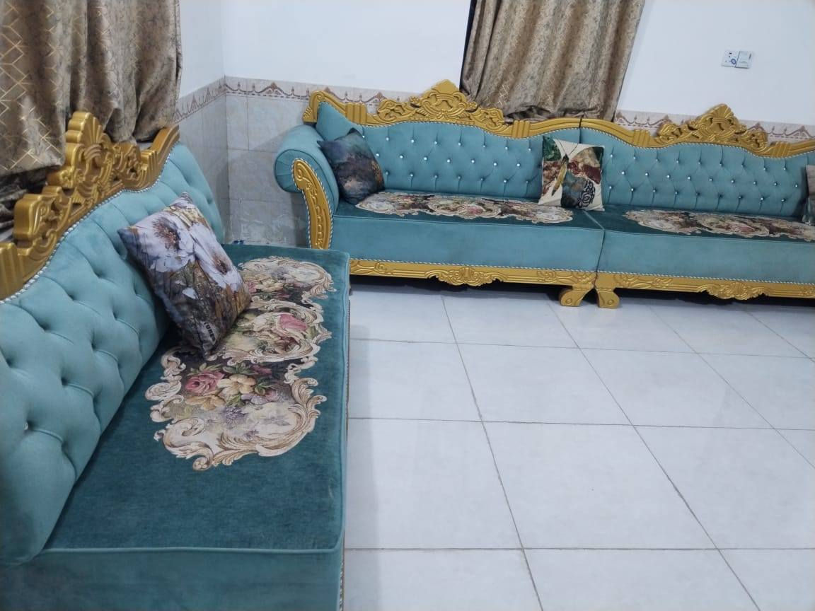 ديوان للبيع تسكام عراقي نظيف كلش الله شاهد ١٠ امتار سعره ب٨٠٠ مكانه سيطره الوند
***********
