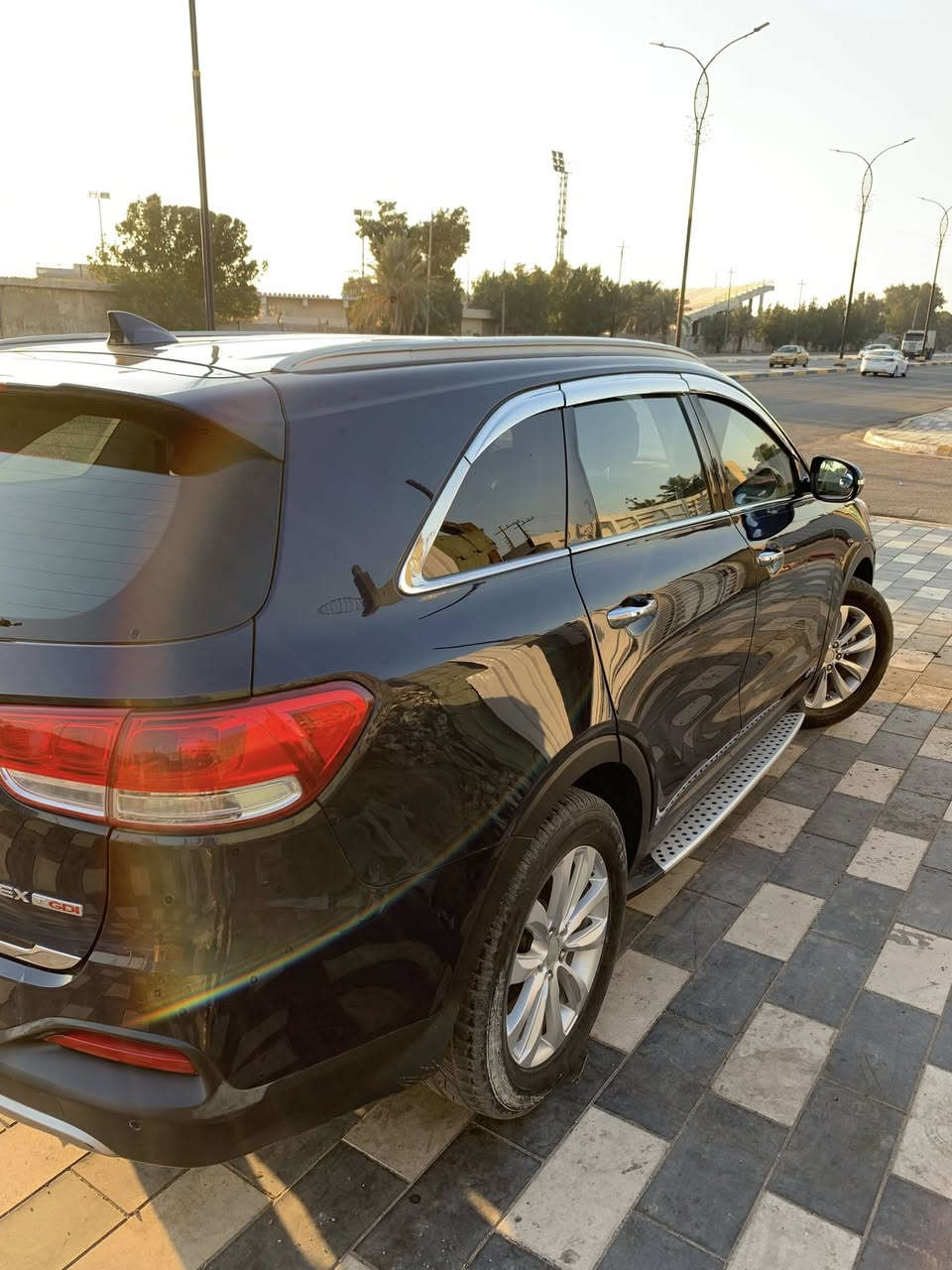 سلام عليكم
سورنتو 2016 
فول عدا البصمة و الفتحة 
محرك 2000
ويل كب 18 
شاشة 
حساس خلفي
سيارة بيها قطعين صبغ و بارد 
ماشية 60 الف 
مكاني بغداد البلديات 
السعر 139 و بيها مجال بسيط
***********
