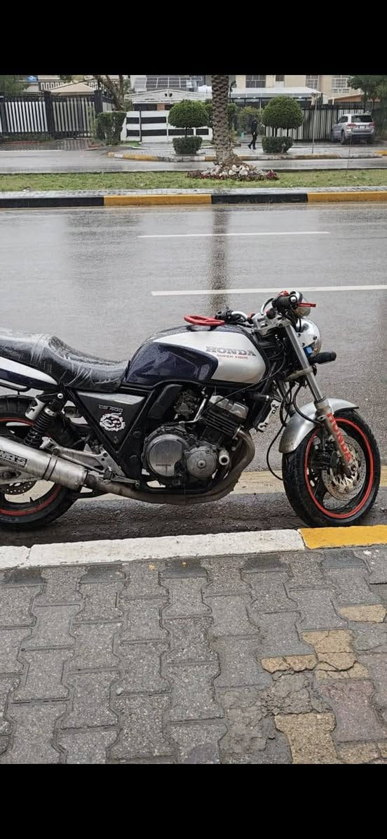 سلام عليكم
سيبي فور. 400 جيل اول 16 ولف محرك نضيف 
وكلجات جديده وعينه كفاله 
عامه من شاصي للشاصي 
اوراقه كامله بس روح رقم كمرك مدفوع.    
العنوان بغداد  
سعر 17 ونص وبيه مجال


**إذا كنت صاحب هذا الإعلان وتريد حذفه لأي سبب، رجاءا أرسل رسالة إلى الدعم الفني**