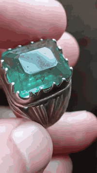 زمرد   اصلي    للبيع    ٠٧٧٢٣٢٥٨١٨٠   بغداد