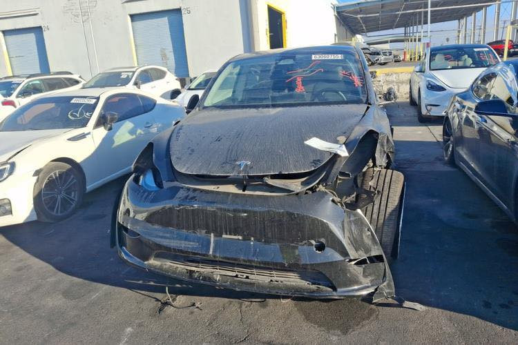 تسلا مودل y  2024
السياره بالحره 
بدون تصليح حادث موضح 
تكدر تدخلها عن طريق الشمال 

ماشيه ٢١ الف مايل
تفاصيل اكثر واتساب
***********
