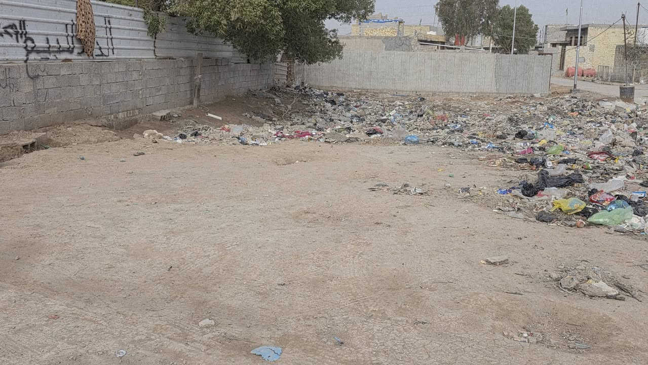 السلام عليكم قطعه ركن خط ثاني تبليط شارعين مجاري ماي كهرباء واصله المساحه 600متر قرب مطعم الديوان الاستفسار ***********
