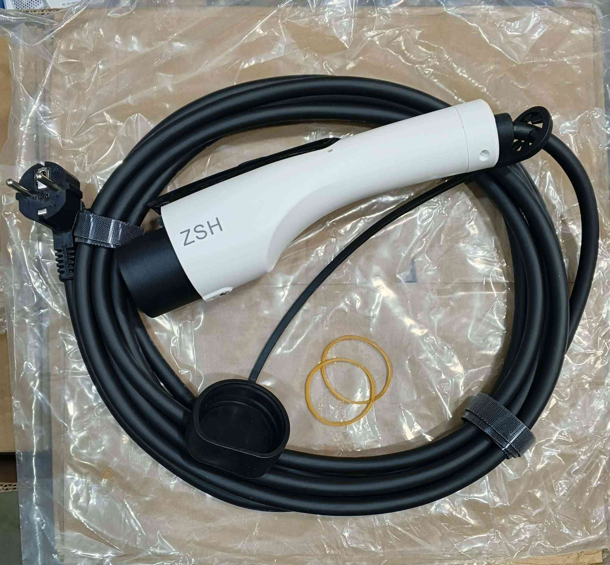 انتباه😍😍10 متر 100 الف 16 امبير /5 متر 80 الف
3 متر 70 الف
النوعيه الثانية ام الحماية وتحكم5 متر تحكم 16 امبير
ربط على الانترنت 
تحكم من الجهاز ومن الموبايل 
بيها حماية إضافية
150 الف
ادبتر ٤٠ الف مع التوصيل😎***********
