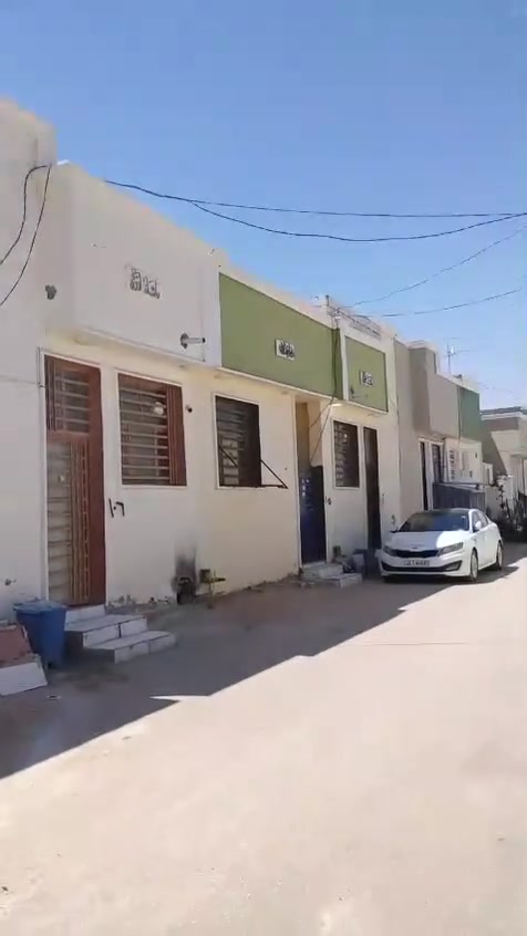 للبيع في النجف – مقابل ملحق قرية الغدير عمود 321 🏡✨قريب السوق
#
📏 المساحة: 50 متر
💰 السعر:١٦ونص
🏗️ البناء: طابوك 
🏠 الأساس والسقف: كونكريت
🏠ارضيه بورسلين 
✅

مواصفات البيت:
✅ غرفة نوم 🛏️
✅ صالة 🛋️
✅ مطبخ 🍽️
✅ صحيات 🚿
✅مكشوفه 

الخدمات المتوفرة: #سوق_يبعد_عنه_100_متر_حقيقي
🔹 ماء 💧
🔹 كهرباء ⚡ + مولد 
🔹 شوارع مبلطة 🚗 #شارع_عرض_10_متر
🔹 مدارس قريبة 🏫 

📜 الملكية: زراعي (إقرار محكمة) #سند25 للاستفسار اكثر اتصل ***********
