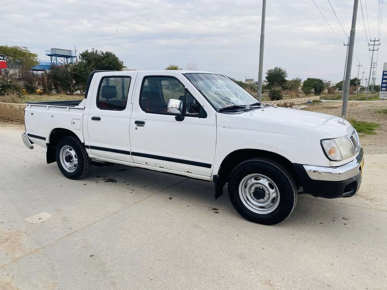 نیسان پیکاب٢٠٠١
٤٨گلا قوفلی
ناووسوور

براوەی دووبەی 

چوار جام کارەبا

ئاوئینە کارەبا ئسترات خاسە

کابریتەیە هەر بە بۆنی بانزین ئەروات😂

هەمووگیانی بەشەرتە چەکووش بە گیانیەوە نییە 

سەیارەکە براوەیە تە نیا کەفیلی الی مە دەنی هەیە 

شوین کەلار 

ژ:م:***********
