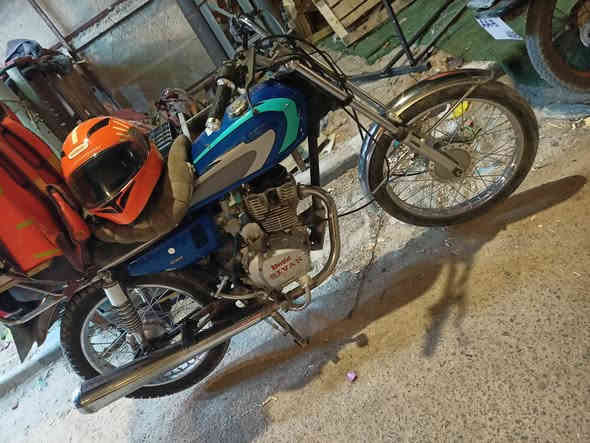 سنويه  بسمي للبيع سعر 1500 وبيه مجال بصره زبير 7752009500 وذاا بوكسر سنويه همه اراوس وزيد
