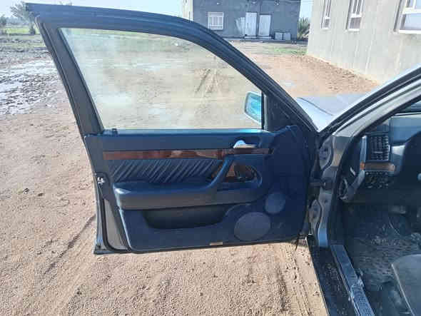 سلام عليكم سياره شبح مديل 93ل بيع رقم بصره كهرباياته كله شغاله حداديه 70%100 محور ففتي 3000سياره ب سماوه سعر 40 
رقم

***********
