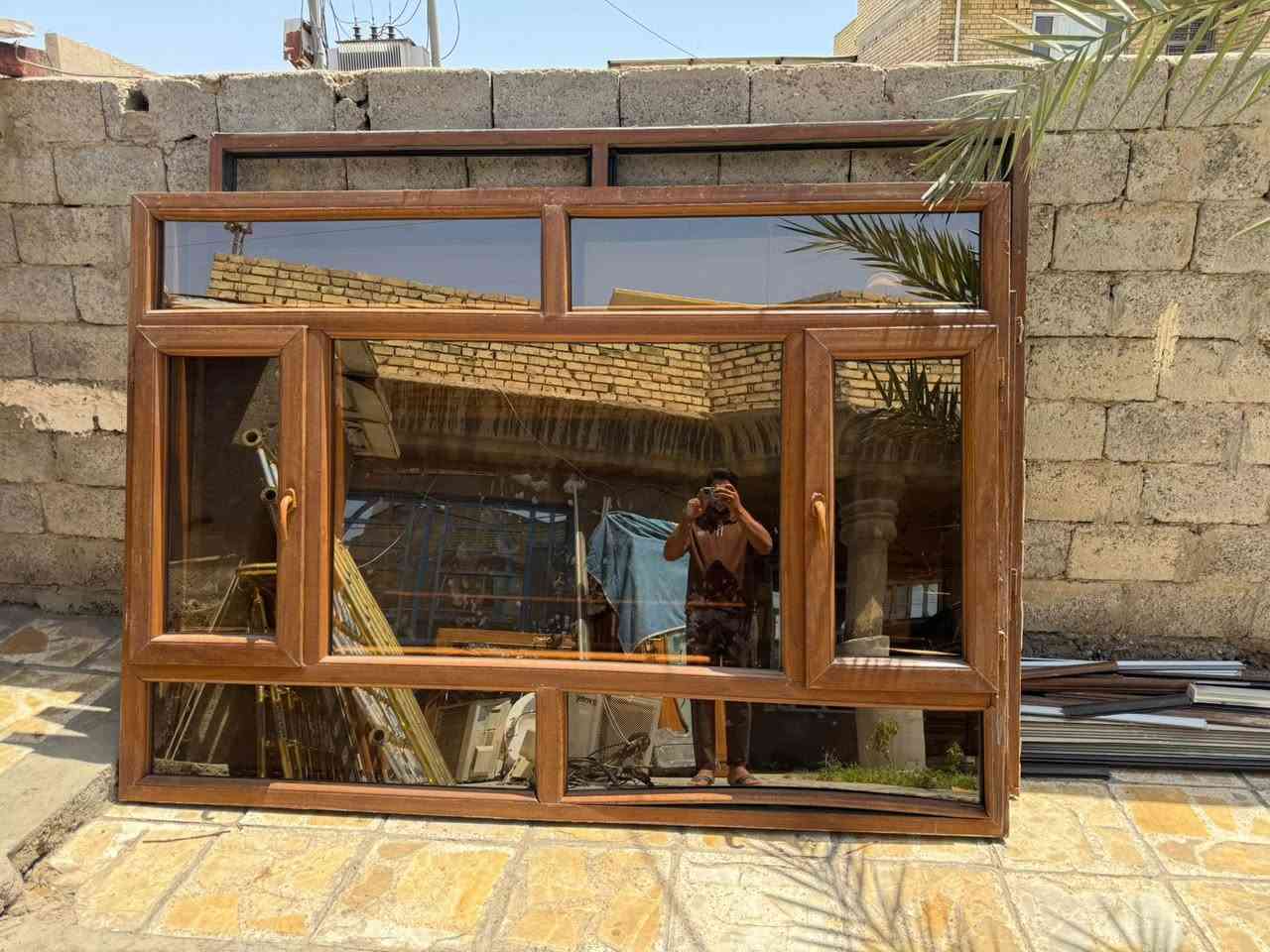 سندوش البيع سكف وجدران +شبابيك وبيبان ومحجر درج موجود عدل ومفتر حسب الطلب كولهن انضاف وشغل درجه اوله ***********
