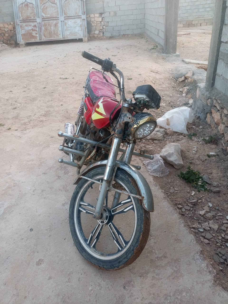 موطور خمسه كير كامل فقط يعوزه جوزت تشغيل كهرباء كامله 
180 وبي مجال 
***********
